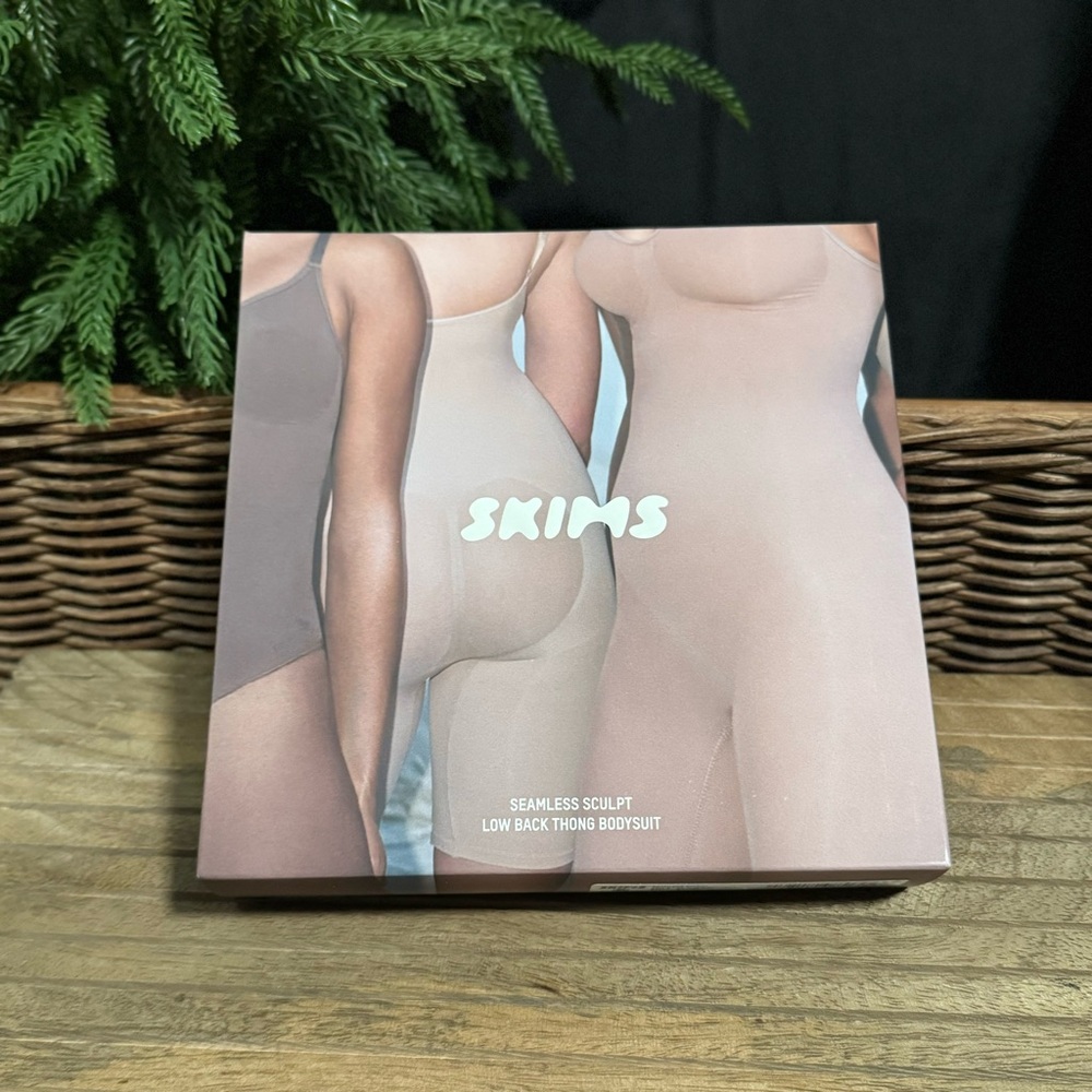 SKIMS Seamless Sculpt Low Back Thong Bodysuit - Nude